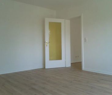 Zentrum Lage 3 Zimmer Dachgeschoss, Wfl.66m2, Duschbad m.Fenster. - Foto 1