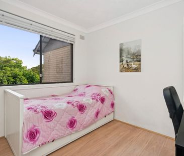 Spacious Three Bedroom Townhouse - Photo 5