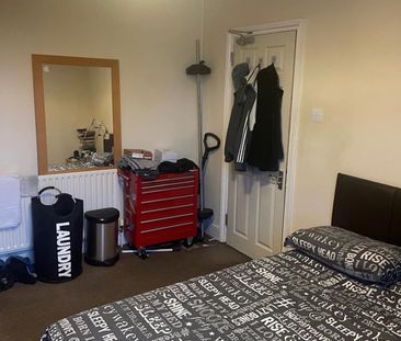 Room in a Shared House, College Road, RG6 - Photo 5