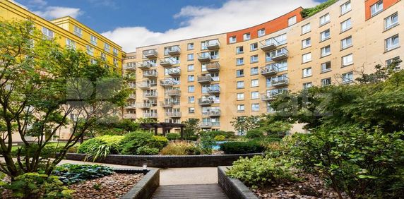 Modern 1 bed within a private luxury secure development mins to tube - Photo 2