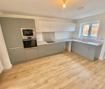 Lapwing Close, Huddersfield - Photo 6