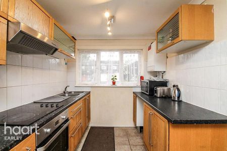 1 bedroom in a house share to rent - Photo 2