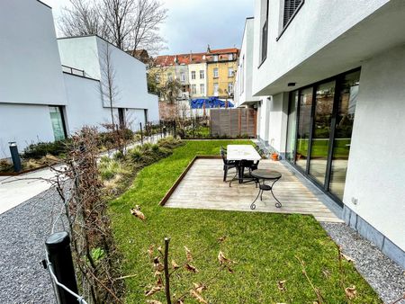 House - for rent - Photo 2