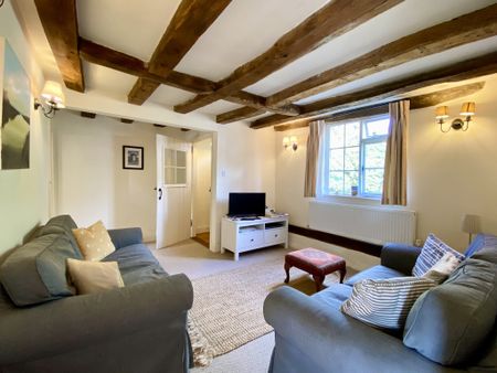 Charming Semi Detached Three Bedroom Cottage with Ground Floor WC, Garage and Parking. - Photo 2