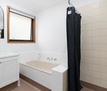 Leafy single level living in quiet court style setting - Photo 4