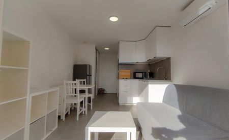 LA LONDE LES MAURES STUDIO LOCATION MEUBLEE A L'ANNEE - Photo 5