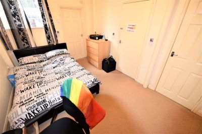 2 bedroom Flat in 14 Raglan Road, Leeds - Photo 4