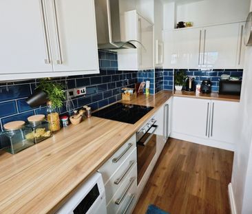 2 bedroom Flat To Let - Photo 1