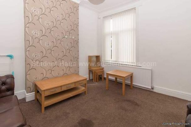 4 bedroom property to rent in Salford - Photo 1