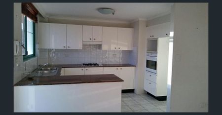 SPACIOUS SUNNY 3 BEDROOM APARTMENT - HEART OF BONDI JUNCTION - Photo 2