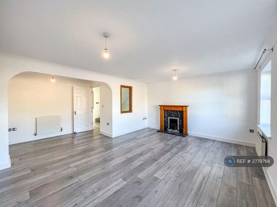 4 bedroom terraced house to rent - Photo 1