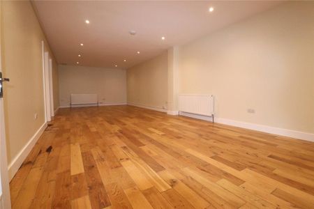 6 bedroom detached house to rent - Photo 2