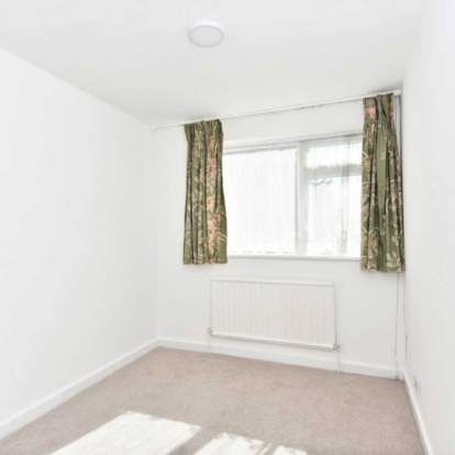 2 bedroom property to rent in London - Photo 1