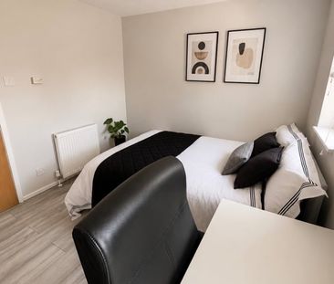 Room in a Shared House, Butterfield Square, E6 - Photo 3