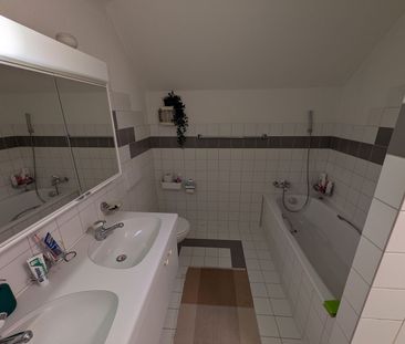 APPARTEMENT 21/2 PIÈCES À DÜBENDORF (ZH), MEUBLÉ, TEMPORAIRE - Photo 2