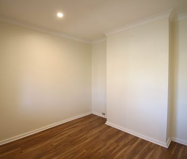 Very quaint two bedroom cottage - Photo 4