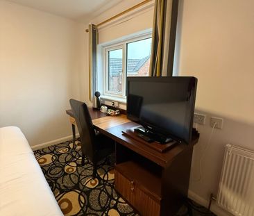 Room 204, SimplyStay Lincoln Road, Skegness, Lincolnshire, PE25 2EA - Photo 3