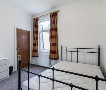 1 Bed Flat, Balfour Road, IG1 - Photo 1