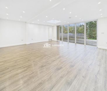 5 bedroom detached house to rent - Photo 3