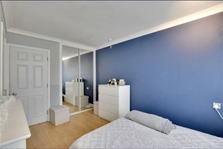 1 Bed Flat, Hevelius Close, SE10 - Photo 4