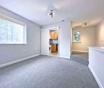 Avondale, Ash Vale, Aldershot, Surrey, GU12 - Photo 5