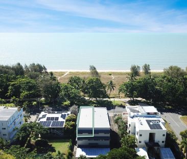 Top floor beachfront apartment, elevated ocean outlook. - Photo 2