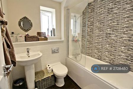 2 bedroom semi-detached house to rent - Photo 5