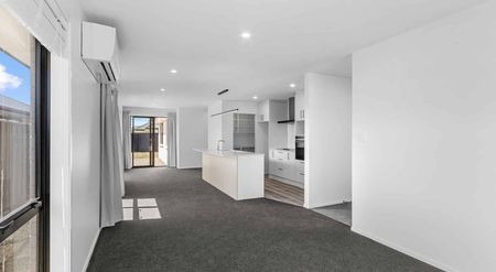 Brand New in Ravenswood! - Photo 3