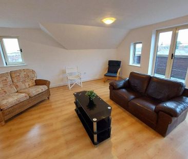 2 bedroom penthouse to rent - Photo 2