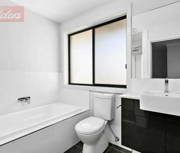 Quality Four Bedroom Duplex - Pet Friendly - Photo 1