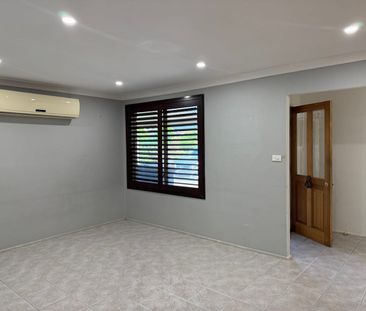 FAMILY HOME IN THE HAERT OF MACQUARIE FIELDS !! - Photo 3