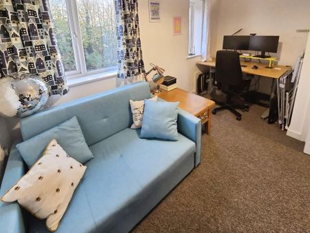 2 bedroom terraced house to rent - Photo 2