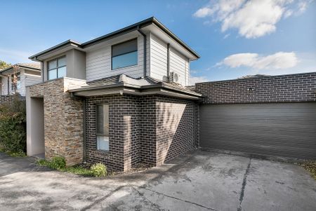 Townhouse in the Heart of Oak Park - Photo 3