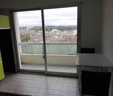 Location Appartement 2 pièces 59m² ANGOULEME 16000 - Photo 2