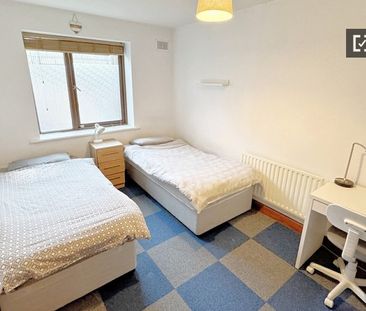 Bed to rent in flat with 4 bedrooms in Stoneybatter, Dublin - Photo 5