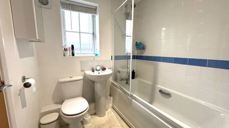 Gatehouse Court, Taunton - Photo 4