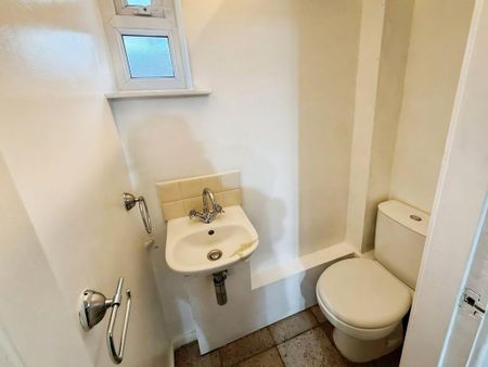 3 bedroom semi-detached house to rent - Photo 4