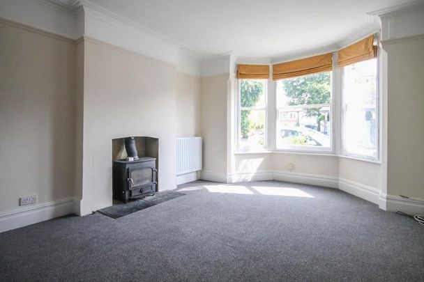 4 bedroom end of terrace house to rent - Photo 1