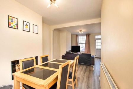 4 bedroom terraced house to rent - Photo 3