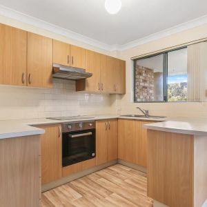 Centrally Located, Tastefully Updated, Sun-Kissed And Private Two Bedroom Oasis In A Prime Location - Photo 2