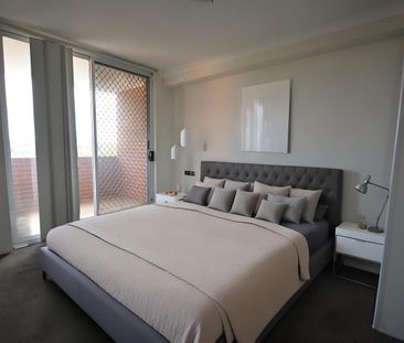 TWO LEVEL, 2 BEDROOM 2 BATHROOM APARTMENT + STUDY ROOM OR CAN USE A... - Photo 2