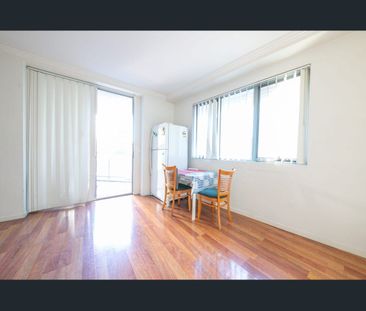 Sundrenched and Spacious! - Photo 2