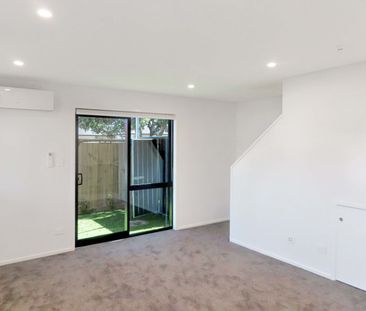 Modern home in Waterloo - Photo 1
