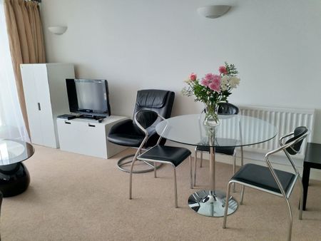 1 Bed Flat, Elektron Tower, E14 - Photo 4