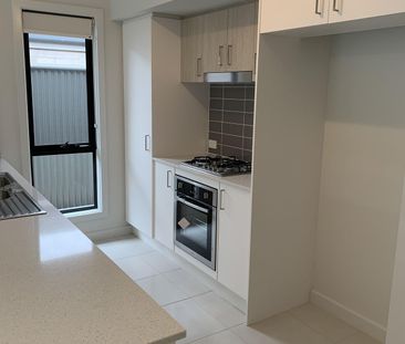 Spacious 3 Bedroom Home - Photo 4