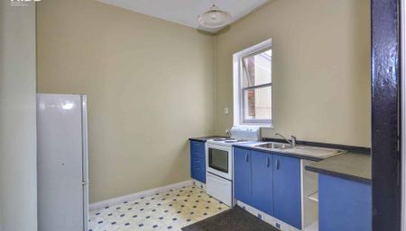 Tidy Flat Close To Town - Photo 5