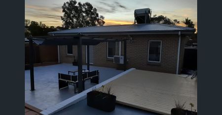 Stunning Modern 2 Bedroom Granny Flat - Photo 3