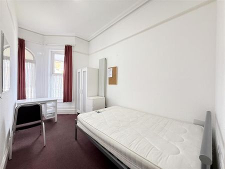 1 bedroom in a house share to rent - Photo 4