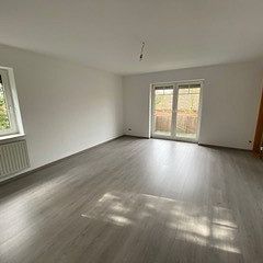 Moderne 3-Zimmer-Wohnung mit Balkon in gepflegtem Mehrparteienhaus zu vermieten - Photo 1