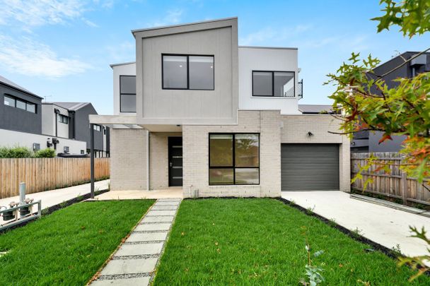 Modern street-front double-storey townhouse with premium features, offering privacy and independent access. - Photo 1